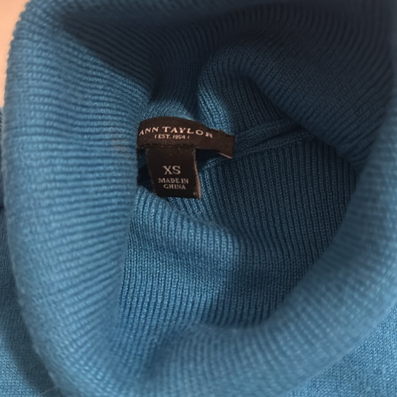 Ann Taylor turtleneck elbow sleeve sweaters w/ Ribbed neck, cuffs & hem XS - Picture 7 of 9